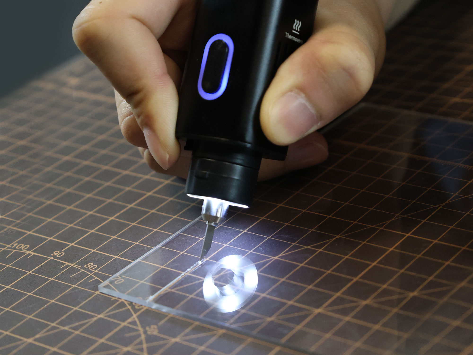 JAKEMY Y10 Ultrasonic Cutter cutting part